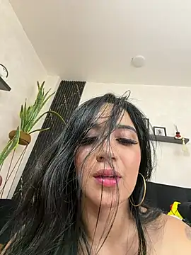EmmyEvans1's Live XXX Chat