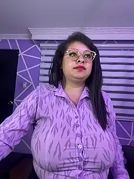 MiiaaJoness' Live XXX Chat