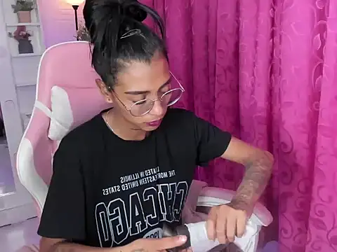 KarlaSlutSkinny__ Chat XXX in diretta