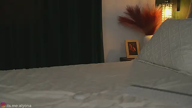 دردشة Alyonaqueen_ الجنسية المباشرة