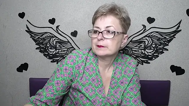 EmiliaGree Adlı Modelin Canlı XXX Sohbeti