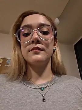 Chatroom XXX en direct de NaomiShimizu