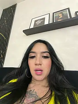 EmmyEvans1 Adlı Modelin Canlı XXX Sohbeti