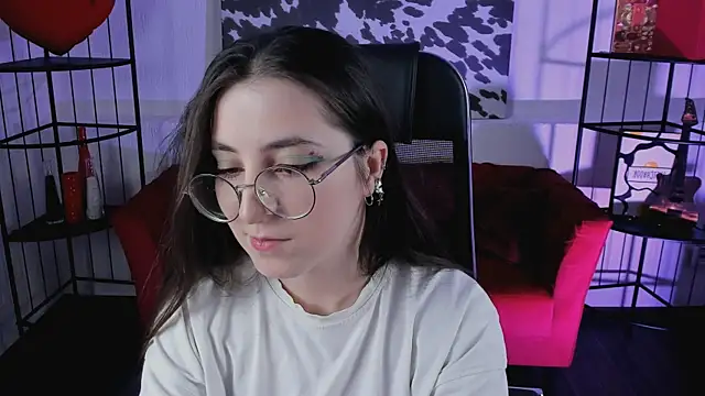 VirtuallVoyant Adlı Modelin Canlı XXX Sohbeti