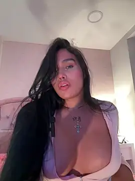 Bella__Wood Show Webcam