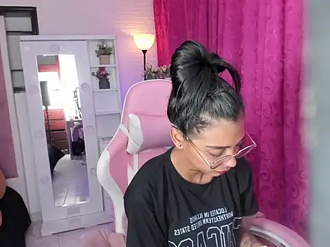 KarlaSlutSkinny__ Chat XXX in diretta