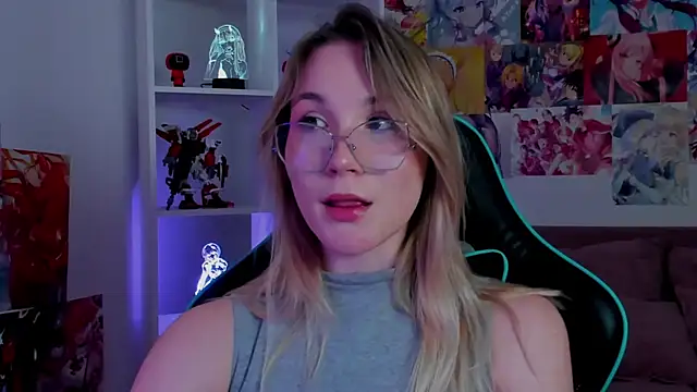 ElaraVoltage's Live XXX Chat