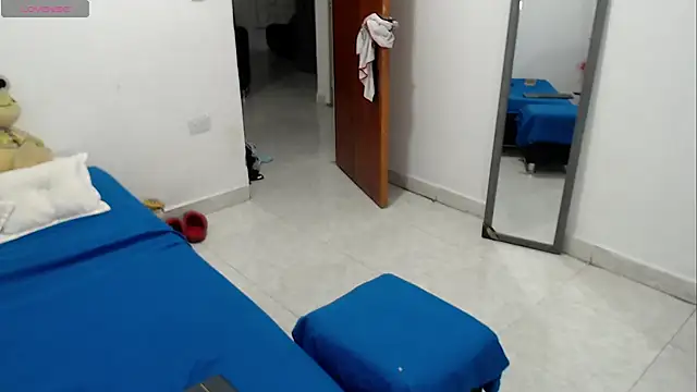 LAURA_Foxht Chat XXX in diretta