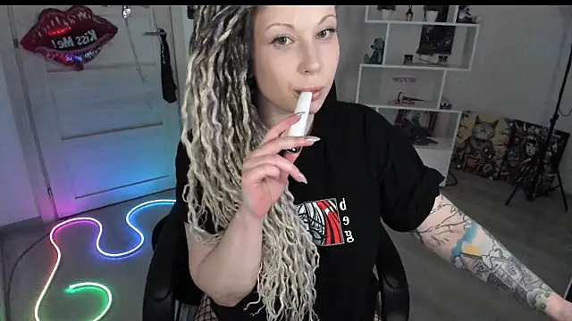 Chatroom XXX en direct de HoneySallyMoore