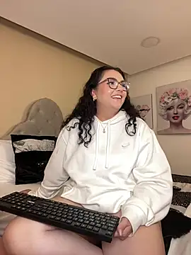 AlmaraRouge live XXX chat