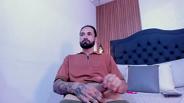 Hisoka_011 webcam show