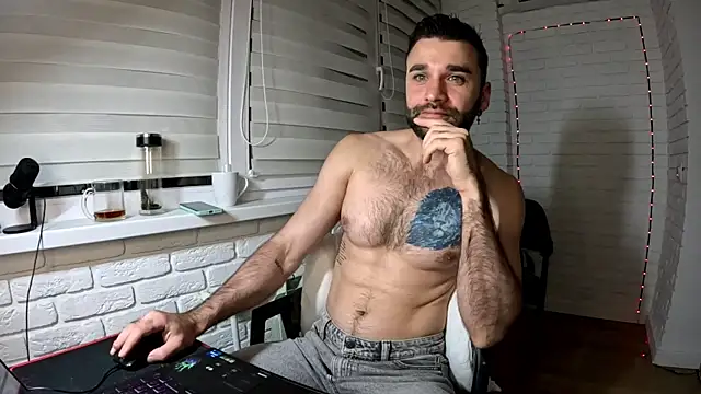 DaddySlava Adlı Modelin Canlı XXX Sohbeti