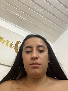 Antonella_Julieta: διαδικτυακό σόου στην κάμερα