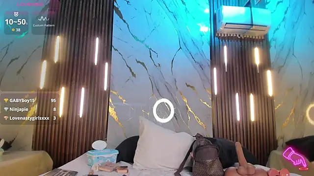 Онлайн чат XXX VictoriaDuart