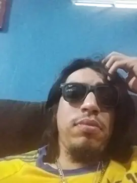 Show modela AlexAlejandro13 na web-kameri