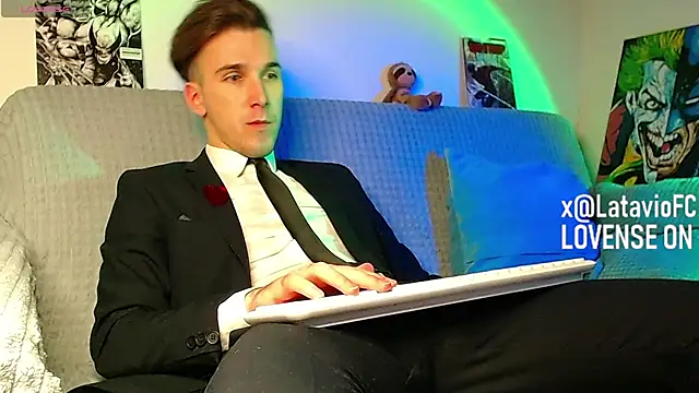 Midnighter_ Show in webcam