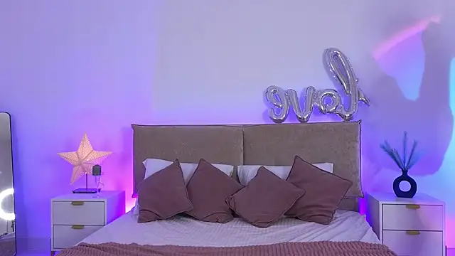 Jules_night: διαδικτυακό σόου στην κάμερα