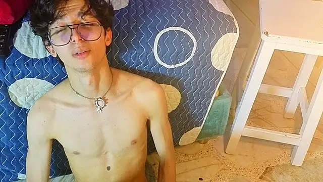 Pokazy przed kamerką – Twink_Sebas7