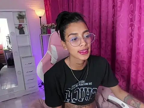 KarlaSlutSkinny__ Adlı Modelin Canlı XXX Sohbeti