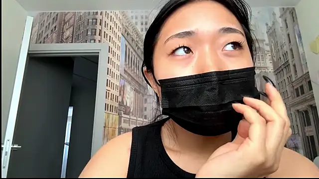 SweetMiaXO Show in webcam