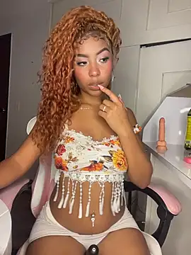 ThePrettyTiana's Live XXX Chat