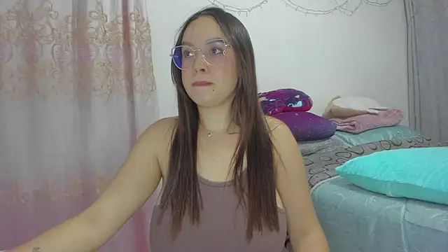 HARLEYNAPIER Adlı Modelin Canlı XXX Sohbeti