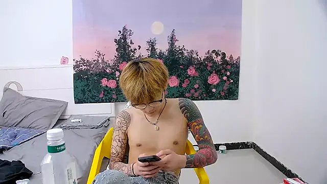 KK-cuteboy Show Webcam