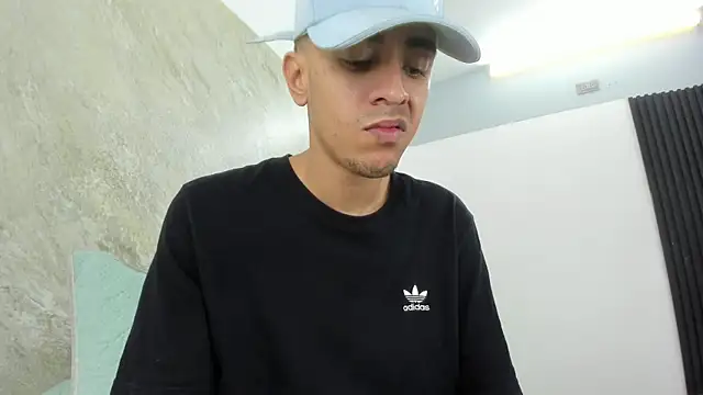 Mick-lollipop Adlı Modelin Canlı XXX Sohbeti