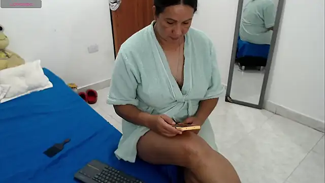 LAURA_Foxht Live XXX-chat