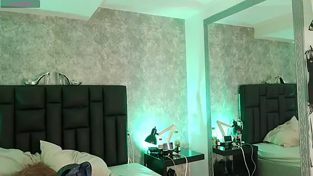 crystaldarliing's Live XXX Chat