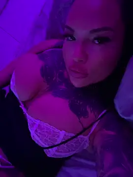 _MelinaCurves_'s Live XXX Chat