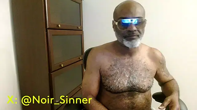 sinnernoir: διαδικτυακό σόου στην κάμερα