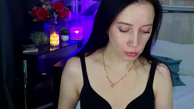 Chatroom XXX en direct de MonicaSweetx