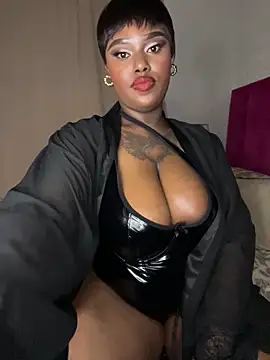 Show webcam de QUEEN_NOBUHLE_FEMDOM_777