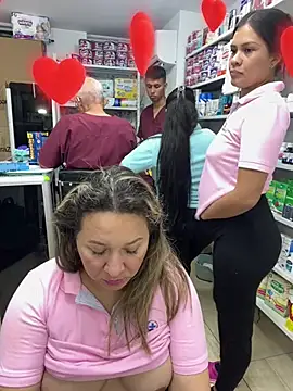 kandalove: διαδικτυακό σόου στην κάμερα