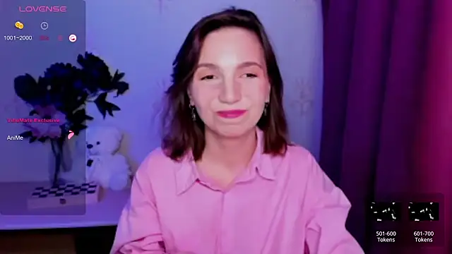 Chatroom XXX en direct de KindHazelHere_