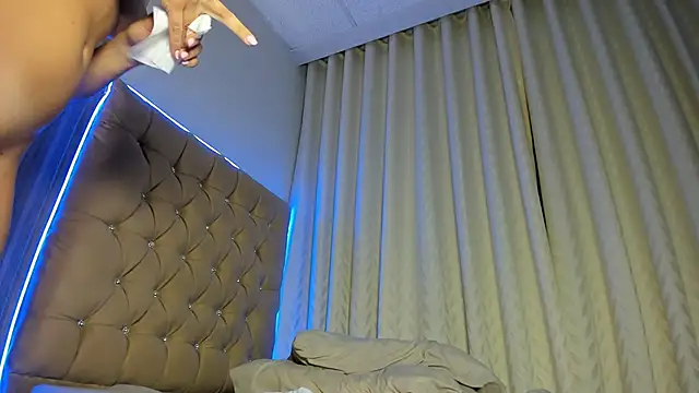 Maddyluxe: онлайн-секс-чат