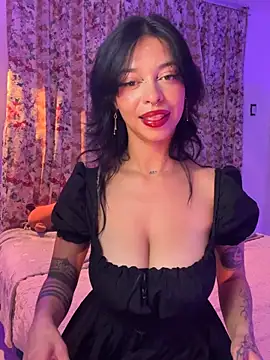 Kitty_arts: διαδικτυακό σόου στην κάμερα