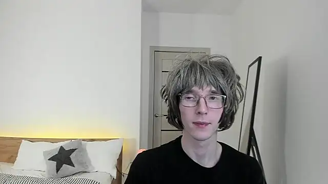 schizophrenic_dog: διαδικτυακό σόου στην κάμερα