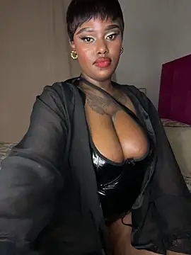 QUEEN_NOBUHLE_FEMDOM_777's Webcam Show