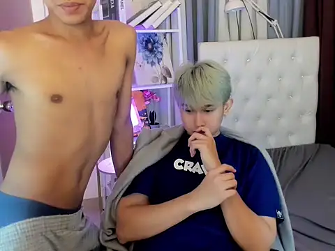 Chat +18 de davincihugecock ao vivo