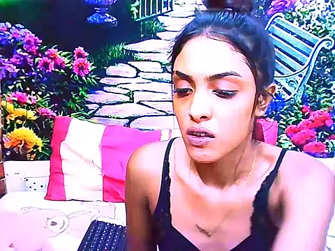 IndianPretty14u2Luv Chat XXX in diretta