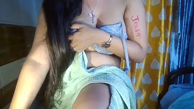 Yashika_Loves Adlı Modelin Canlı XXX Sohbeti