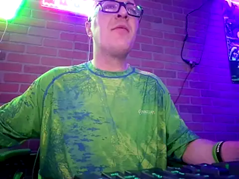 Pokazy przed kamerką – chronic_vibez