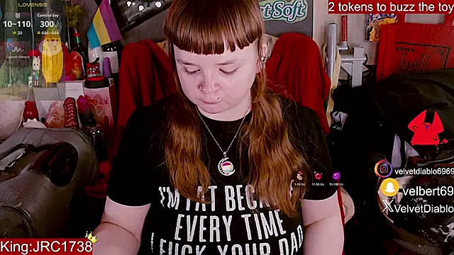 XXX chat uživo modela VelvetDiablo