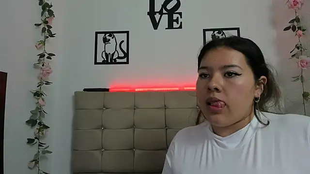 Chat +18 de LinaBrowm ao vivo