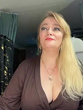 Sweet-blonde Adlı Modelin Canlı XXX Sohbeti