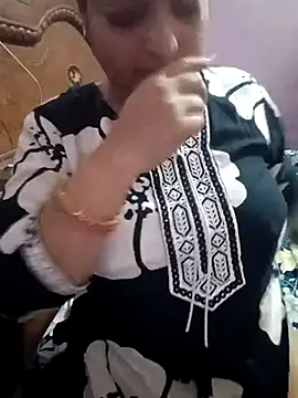 Gujju_bhabhi69's Webcam Show