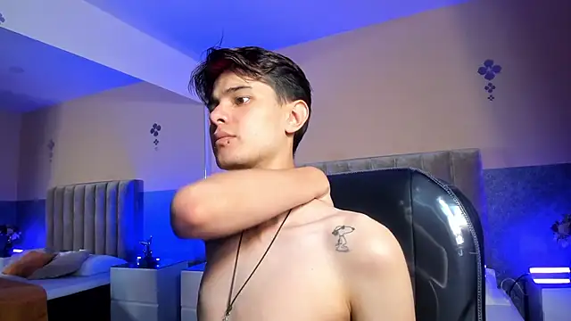 Czat XXX na żywo – Derek_Sinn