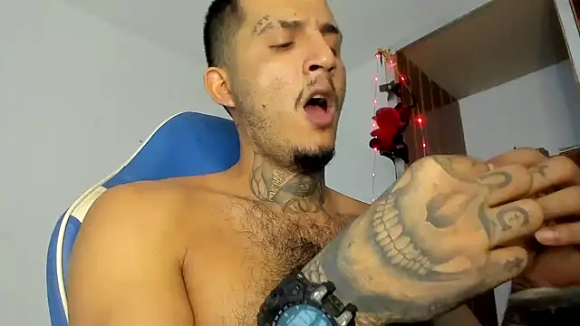 Lord_Luciferhot_Dirty666: διαδικτυακό σόου στην κάμερα